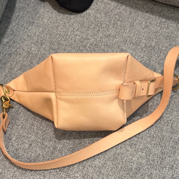 Clark Morelia Small Sidecar Natural Leather Crossbody Bag will patina - Picture 2 of 3